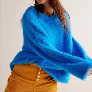 Free People Women's Harrison Bunny Oversized Fuzzy Sweater Blue Size Small